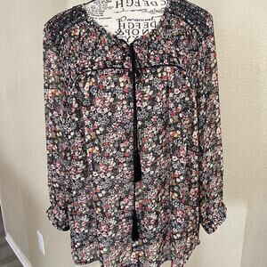 Two by Vince Camuto‎ floral top sz small